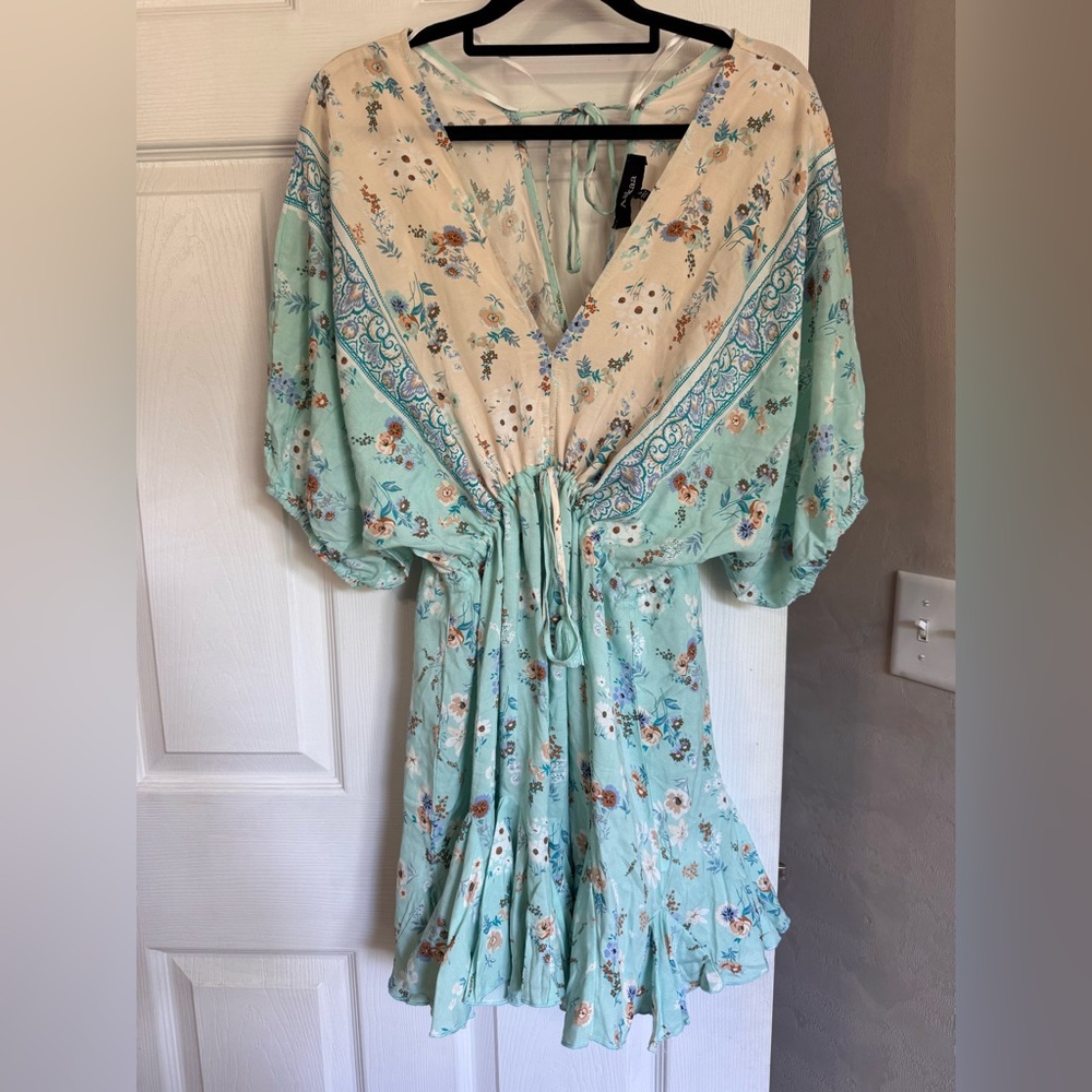 Floral Tie-Waist V-Neck Mini Dress in Mint and Cream